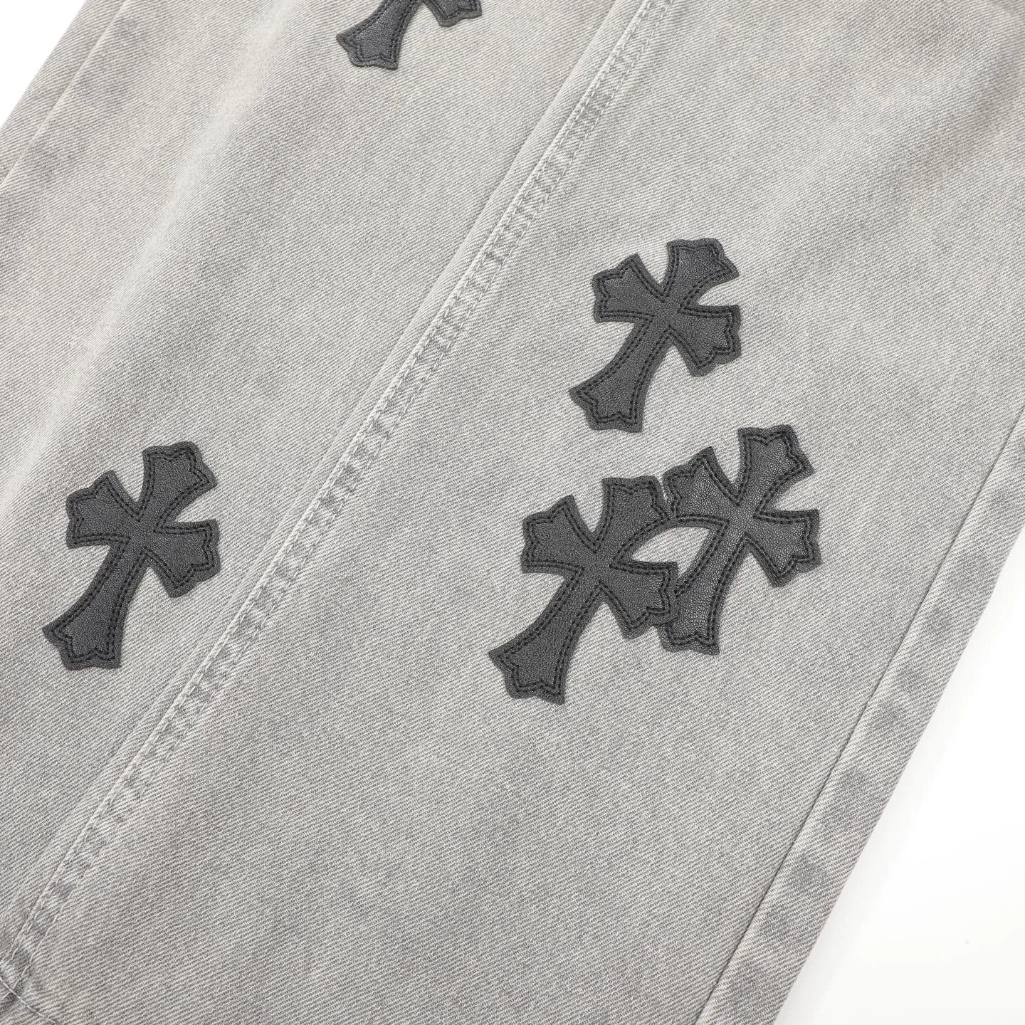 P230 Chrome Hearts CH Chrome Hearts Heavy Industry Damaged High Street Jeans exude unruly personality and unique charm. Every wear and tear is carefully designed to present a unique artistic feel. Made of imported denim fabric, which has undergone heavy industrial washing and damage treatment, the trousers show a super cool effect on the upper body, allowing you to dominate the fashion stage.  This is more than just a pair of jeans, it is an expression of attitude. With its unique design concept and ultimate pursuit of details, Croxin breaks traditional boundaries and defines the jeans trend in the new era. The trousers are made of double-layer woven fabric and matched with customized hardware, showing an incomparably beautiful and unique style, making every wearer the focus of fashion. Imported denim fabric, super heavy-duty washed and damaged, the upper body is super cool! Customized hardware. Unbeatable and beautiful style. The production process is difficult. Full of high street feel. Color: Gray Size: S M L XL XXL